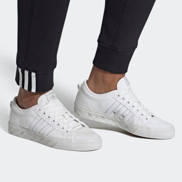 adidas originals nizza canvas trainers in white and blue